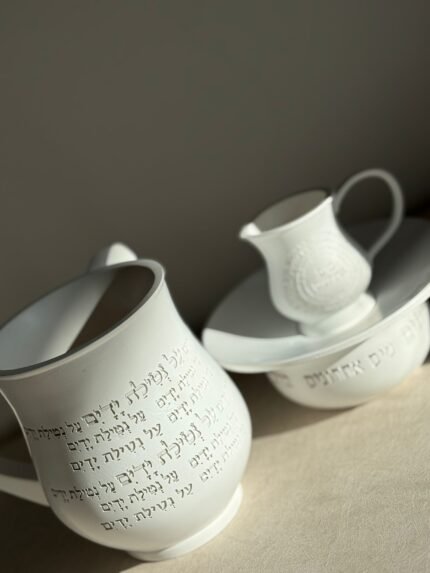 נטלה ומים אחרונים לבן