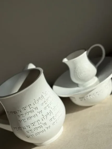נטלה ומים אחרונים לבן