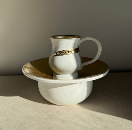 מים אחרונים חובה מפואר