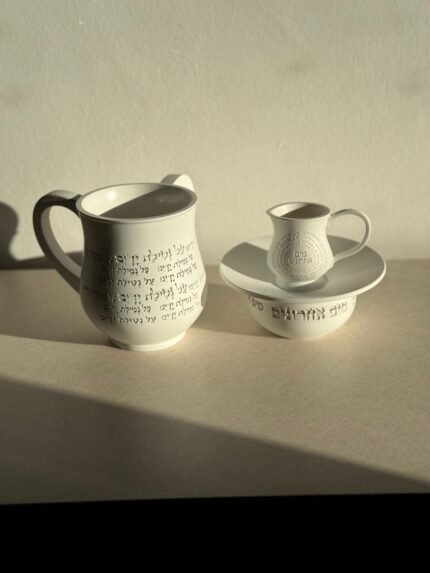 נטלה ומים אחרונים לבן