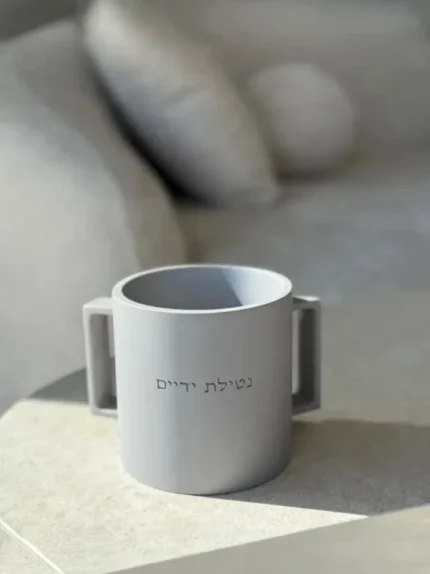 נטלה בטון אפור