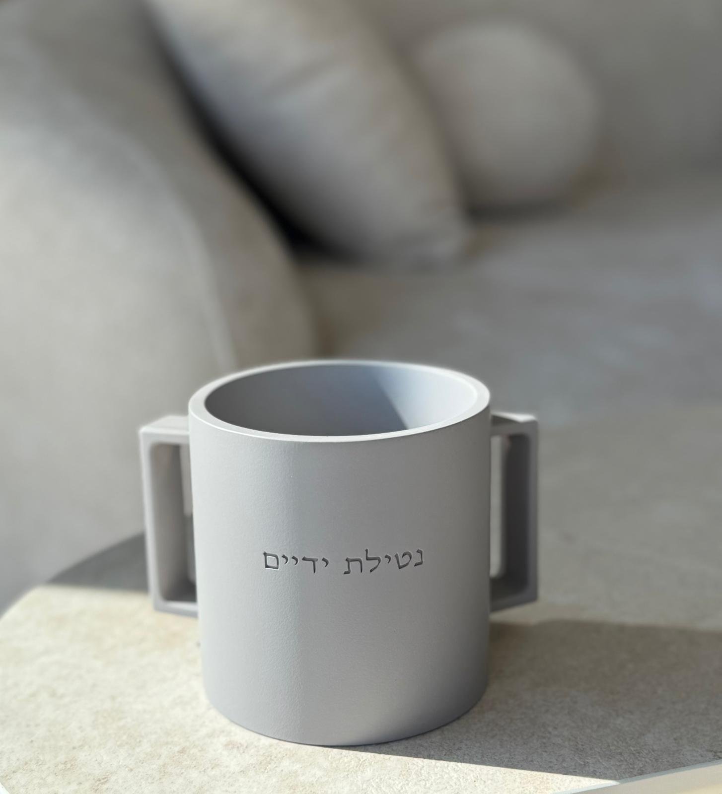 IMG_8189 נטלה בטון אפור