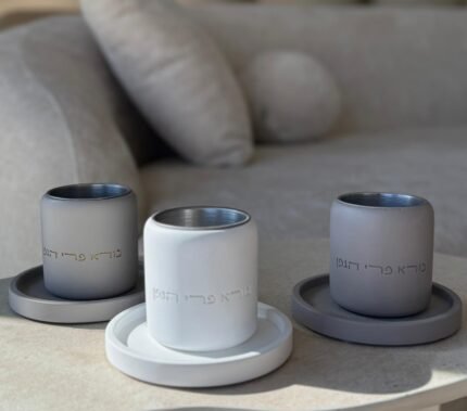 מגוון כוסות קידוש מבטון