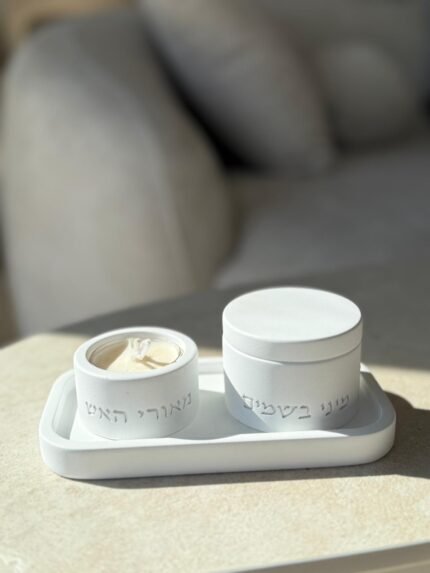 מעמד הבדלה בטון לבן