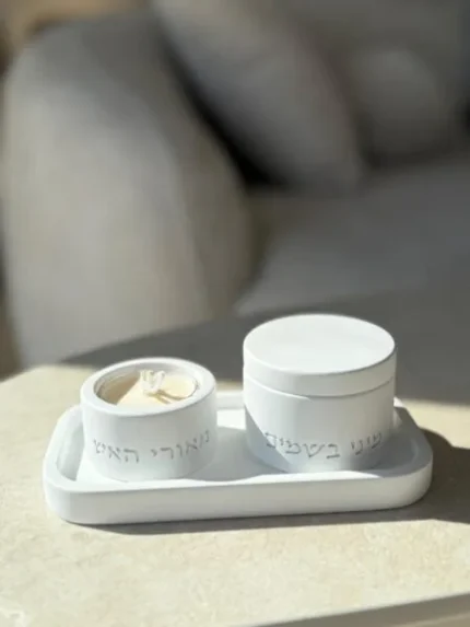מעמד הבדלה בטון לבן