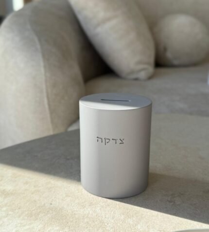 קופת צדקה בטון אפור