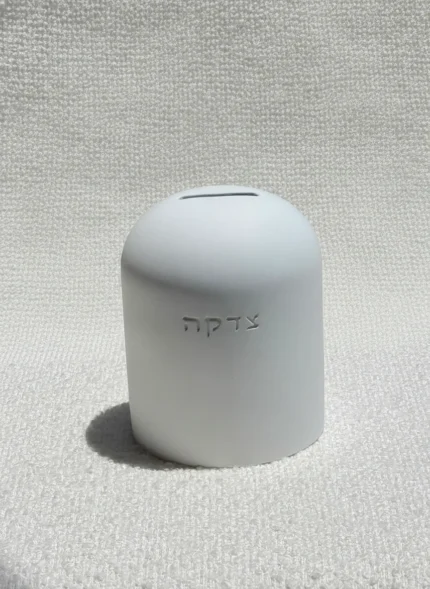 קופת צדקה עם חריטה אישית מבטון לבן